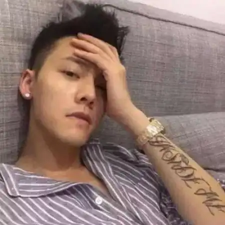 成熟帅哥微信头像,80后成熟帅哥微信头像高清