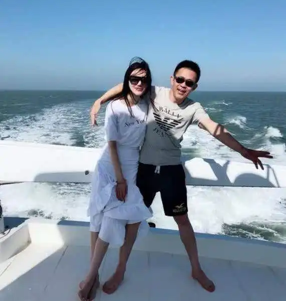 54岁国家一级演员侯勇,三婚娶小20岁娇妻,今近照曝光网友认不出