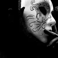 戴面具的男生头像我是冷漠的笑容只不过是我的保护色