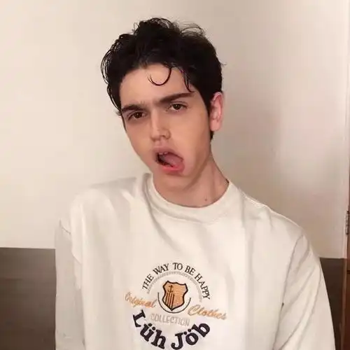 个性男头你就做你自己,爱你的人自然爱你