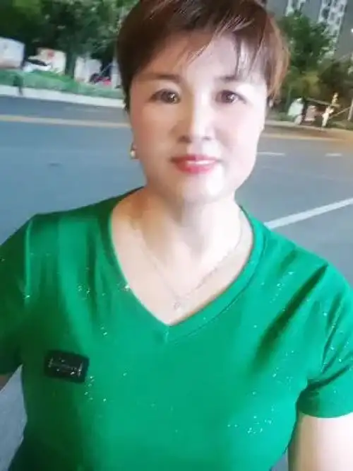 68年55岁,玩二年多,让我认识兄弟姐妹们好开心,记录生活中的点点滴滴,是我在玩0k