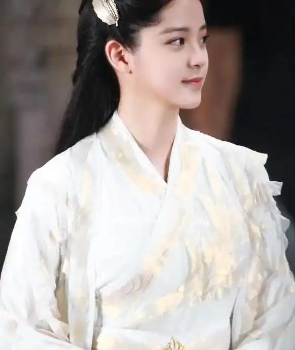欧阳娜娜首次出演古装剧,身穿白衣似仙女,男主是王源
