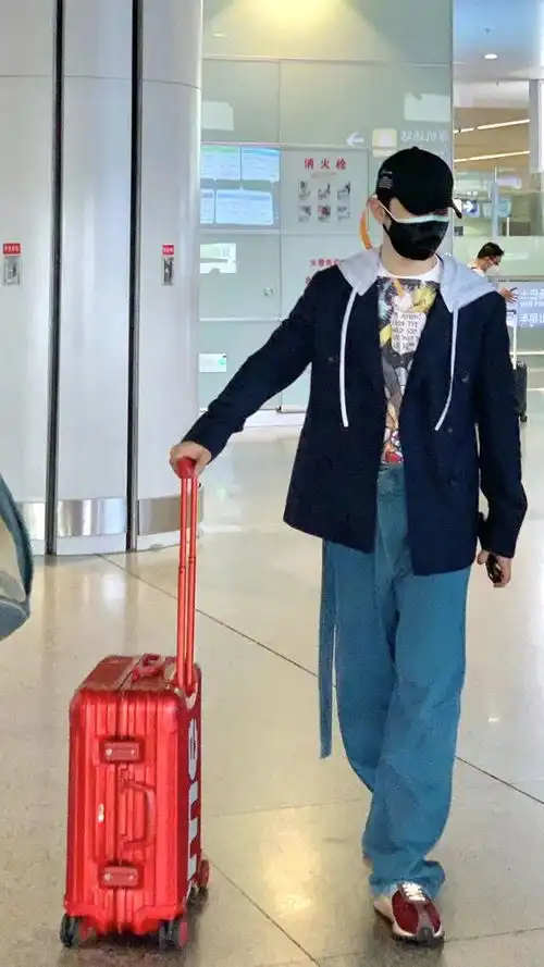 乘风破浪的姐姐们黄晓明终于露面一身白衣c位出道,帅到炸