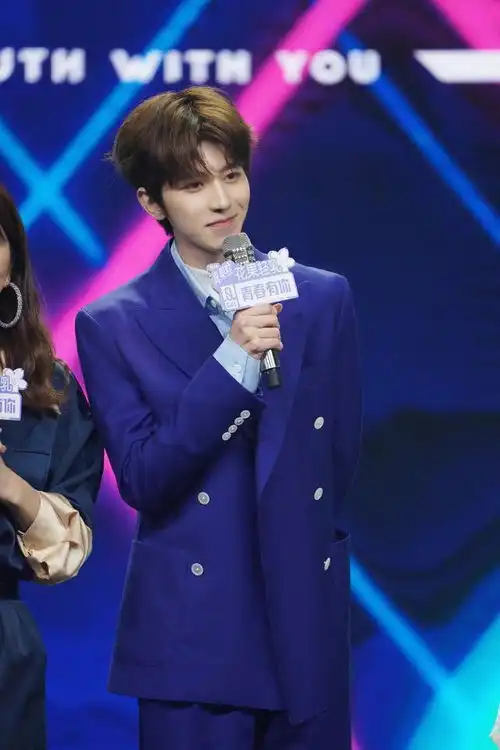 蔡徐坤青春有你2图集