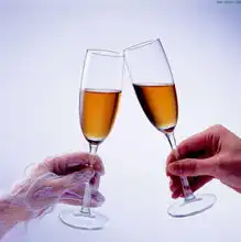 男子相亲偶遇前女友被其敬酒致相亲对象被气走