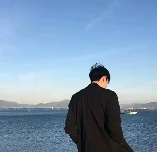 和老公深夜聊天时,他突然大哭起来,我顿时慌了