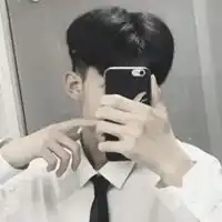 qq头像男生拿手机男生拿手机遮脸的qq头像