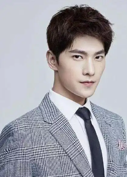 阳光少年和成熟绅士之间切换自如的男士短发