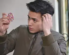 杜天皓自恋爱美睡觉要抱布娃娃