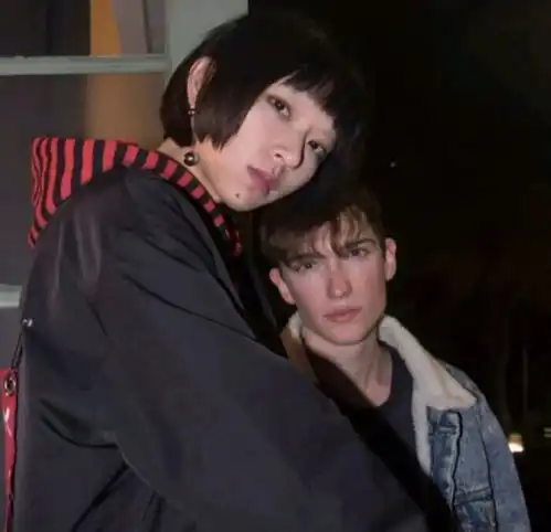 yyds欧美情侣头像