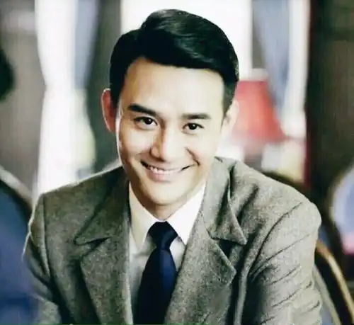 哥的脸明明可以当偶像剧男主,却硬生生成了演技派