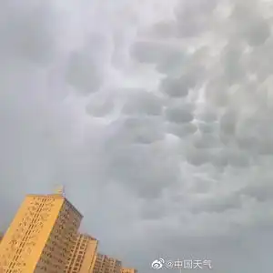 乳状云的压迫感太强了