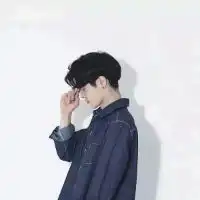 谁有男生侧面的qq头像像这种的