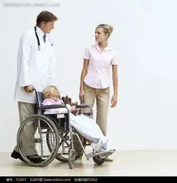 推着小孩的男医生和穿粉色上衣的女子图片免费下载红动网