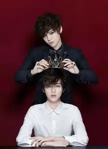 男星穿黑衬衫鹿晗妖媚,黄晓明油腻,男人味了