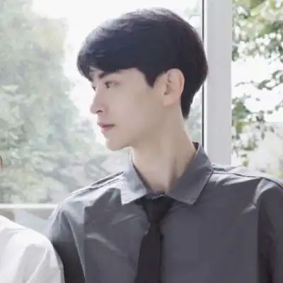 真人情侣头像两张情侣头像男女一起一人一半