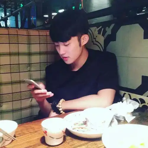 求一个高冷的男生头像满意采纳