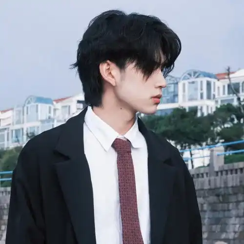 真人男生头像故事的开头总是这样,适逢其会猝不及防