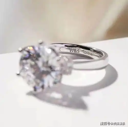 汪小菲结婚十周年送老婆超大定制钻戒,大s久违露面越活越少女