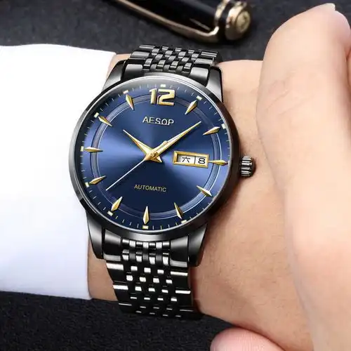 不要乱学明星戴几千万的表,男士戴表要看表盘,戴上手要上档次