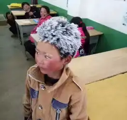 上学冷但不苦整个朋友圈都在心疼冰花男孩