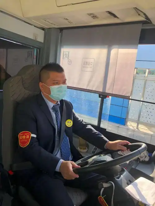 动真格乘坐公交请规范佩戴口罩否则司机可以不发车