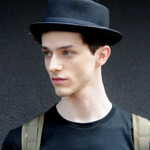 黑礼帽干练男人