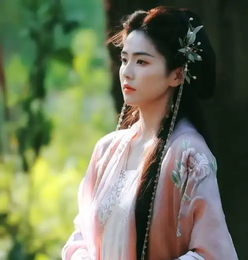 白鹿临江仙杀青照好美红衣霸气笑容甜,男主银发不输相柳