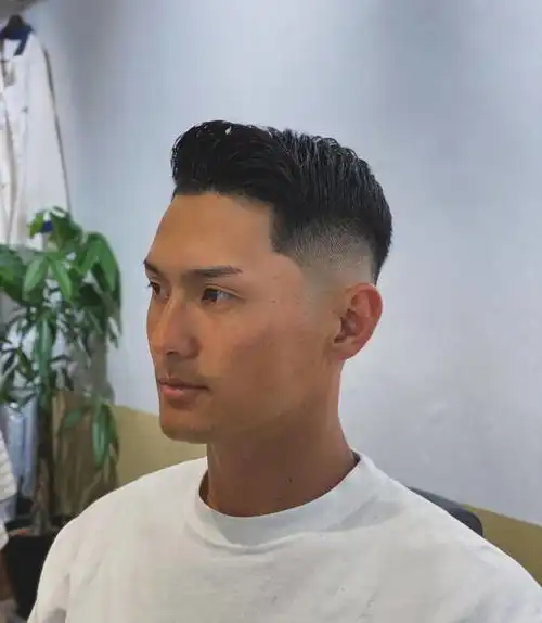 男人过了35岁,两侧铲短发型精神帅气的不二之选