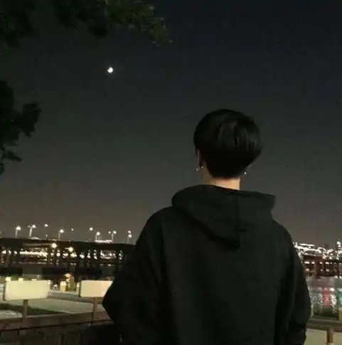 十二生肖中,躲在角落里偷偷看恋爱对象的四大生肖男