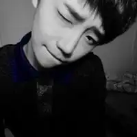 男生落泪头像伤感落泪男生头像微信头像图片大全