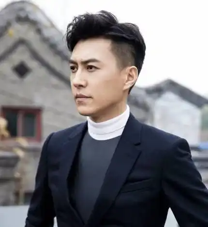 她曾和靳东同居多年,因女儿反对而分手,如今恋上小20岁男友