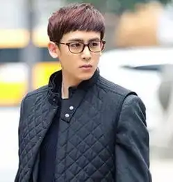 眼睛男发型配对了,也是可以很帅的