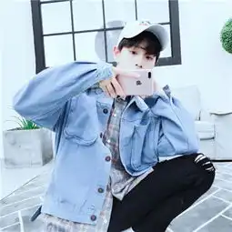 最新版2018男生拿手机自拍头像和你手牵手说要一起到最后