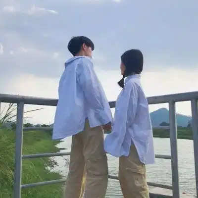 清新海边情侣头像一男一女海边唯美背影头像