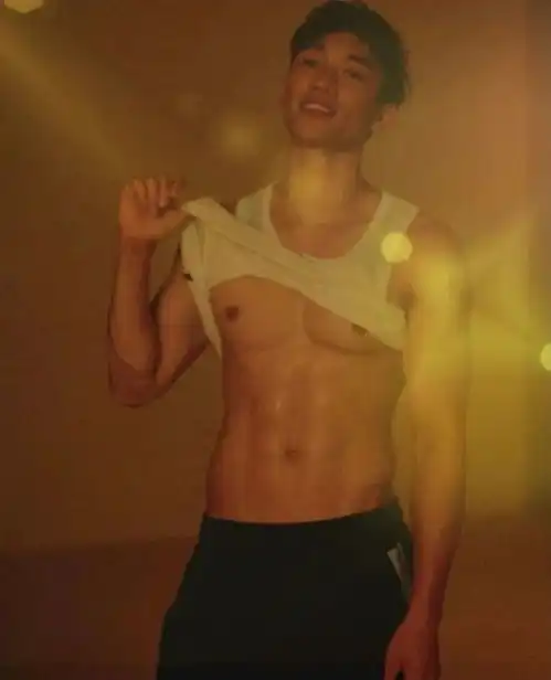 八块腹肌网红健身博主,这身肌肉馋哭了好多人