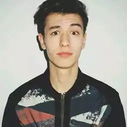 头像昨天梦到他给我擦眼泪,说没好好爱我很惭愧