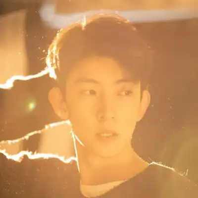 头像男伤感真人男生头像伤感孤独