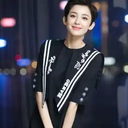 古力娜扎关晓彤撞衫,网友娜扎的发型真像雪姨
