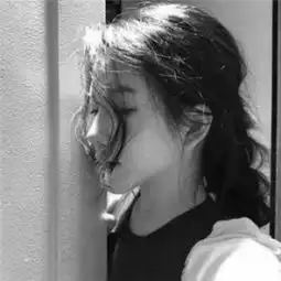 最新女生黑白头像伤感霸气故事尽头总有告别的时候