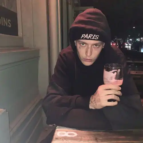 欧美男头像白天可以原谅所有人但夜里不能