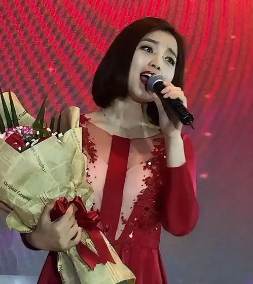 回顾白雪曾有过一段失败婚姻,45岁爱上小8岁男友,是我的幸运