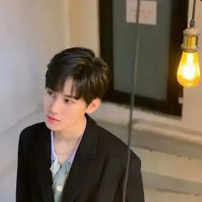 男生头像冷酷帅气侧脸2021最新版有人可爱有梦可待迷途慢慢终有一归