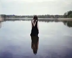 图片意境孤独黑白插画微信头像图片大全