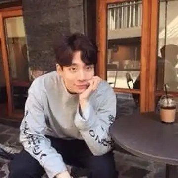 成熟的男生个人精选头像没有你的世界一片黑暗