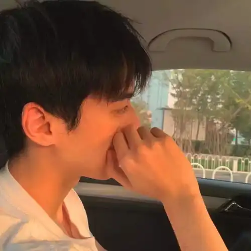 男头像所有快乐都向你靠拢