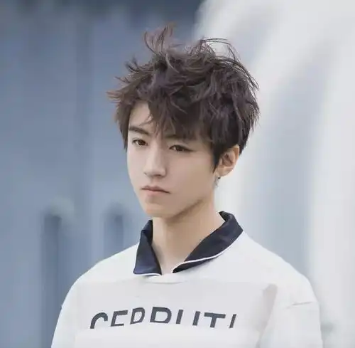 离谱狗仔将曝8000万粉丝男星恋情,与美女制片恋爱,真相疑曝光