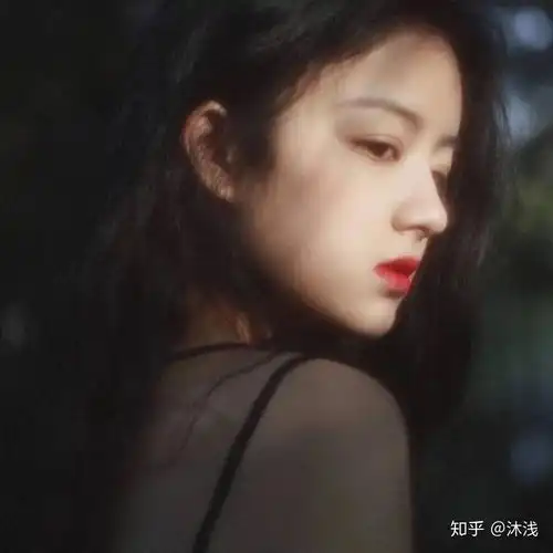 女生怎么自拍才好看