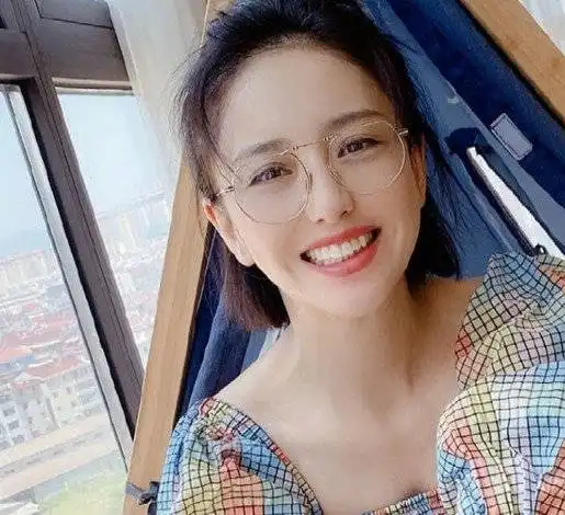 佟丽娅回应牵手神秘男子事情真相以及二人真实关系公开