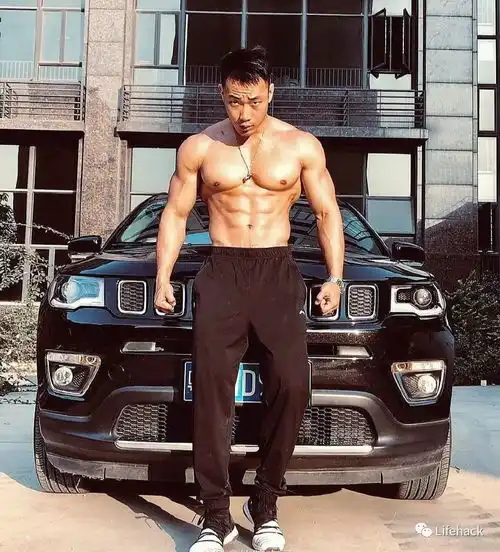 他是墨立方御用男模,这肉体太馋人了